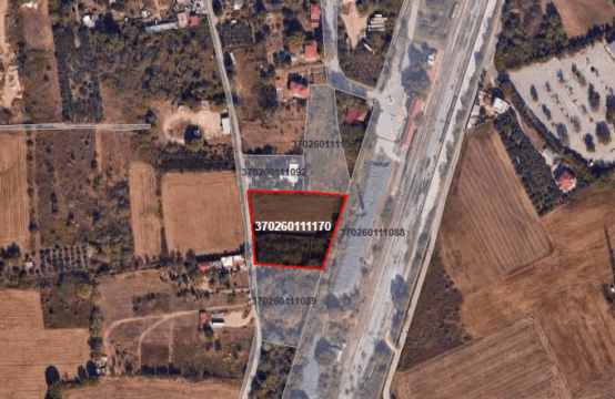 Οικόπεδο 6 στρεμμάτων στον σιδηροδρομικό σταθμό.