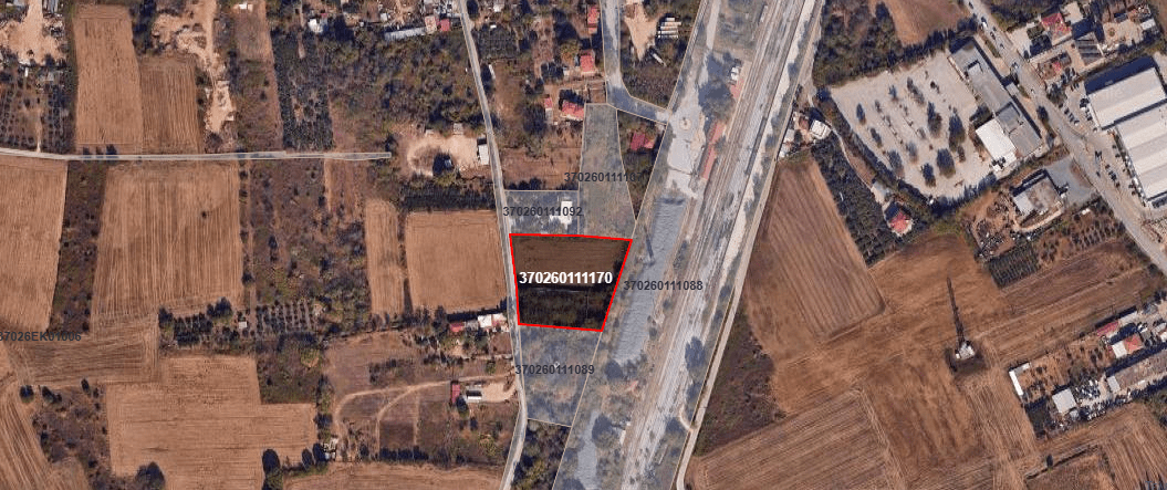 Οικόπεδο 6 στρεμμάτων στον σιδηροδρομικό σταθμό.
