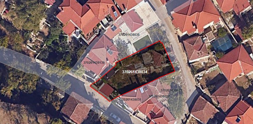 Οικόπεδο άρτιο και οικοδομήσιμο.