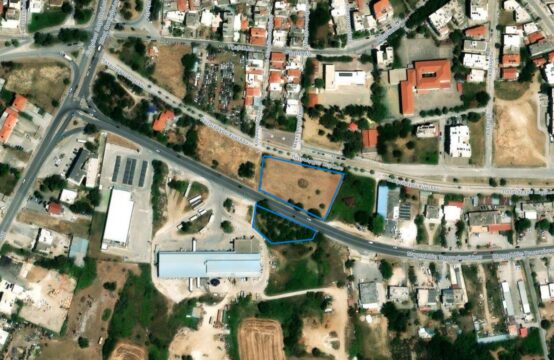 Οικόπεδο στην Δυτική είσοδο της πόλης.