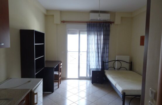 Επιπλωμένη γκαρσονιέρα κοντά στο κέντρο.