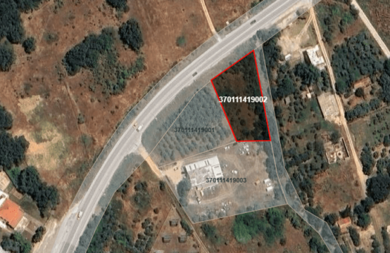 Αγροτεμάχιο στο Πετροχώρι.