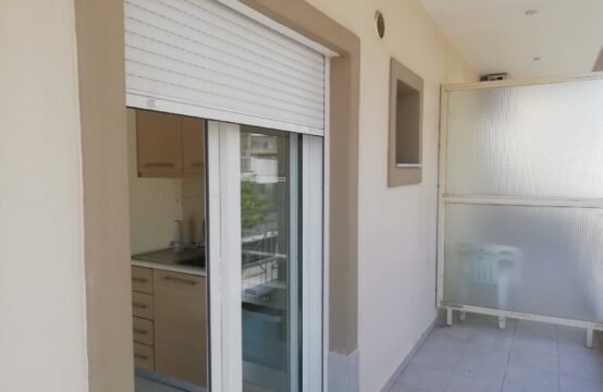 Γκαρσονιέρα πρόσοψης, 3ου ορόφου, στο κέντρο.