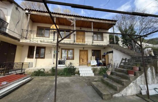 Κατοικία δύο επιπέδων στη παλιά πόλη.