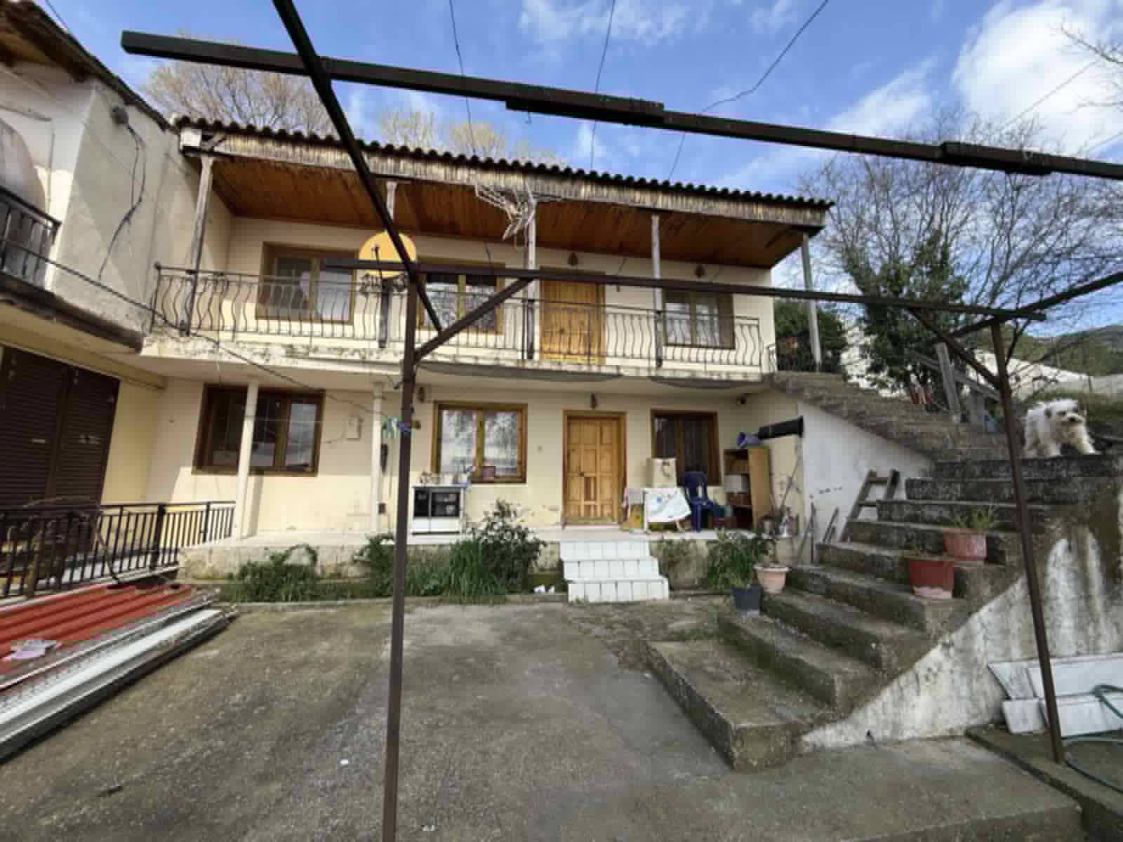 Κατοικία δύο επιπέδων στη παλιά πόλη.